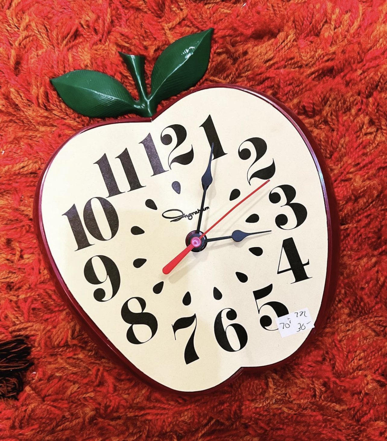 Apple Clock! DOLLY PYTHON